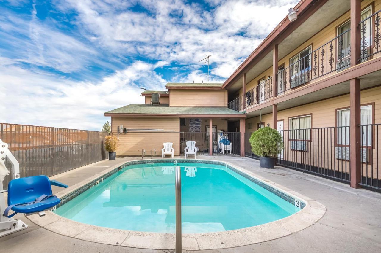Quality Inn Victorville - Hesperia I-15 Экстерьер фото